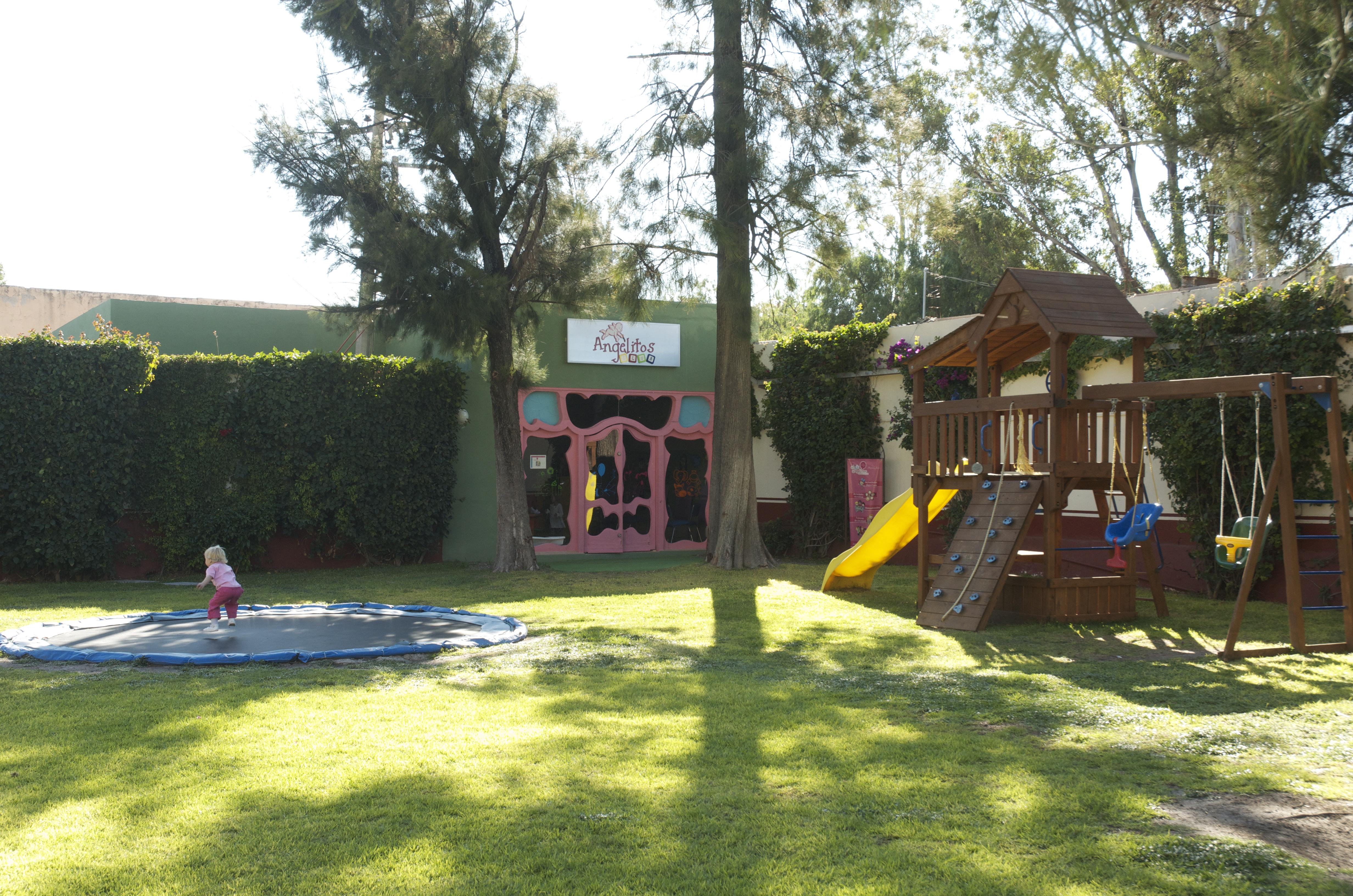 فندق هاسيندا جوريكا من بريساس كويريتارو المظهر الخارجي الصورة Playground at a nursery school in Madrid, Spain